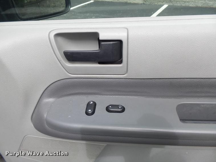 image for item K7672 2005 Ford Freestar van