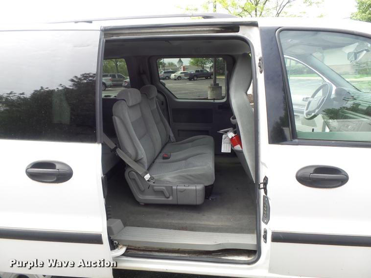 image for item K7672 2005 Ford Freestar van