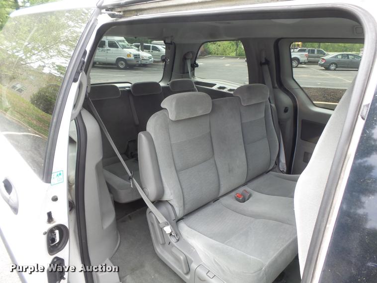 image for item K7672 2005 Ford Freestar van