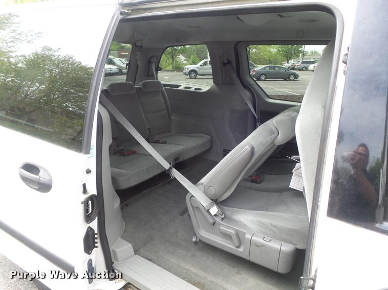 image for item K7672 2005 Ford Freestar van