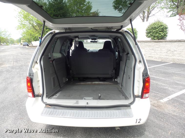 image for item K7672 2005 Ford Freestar van