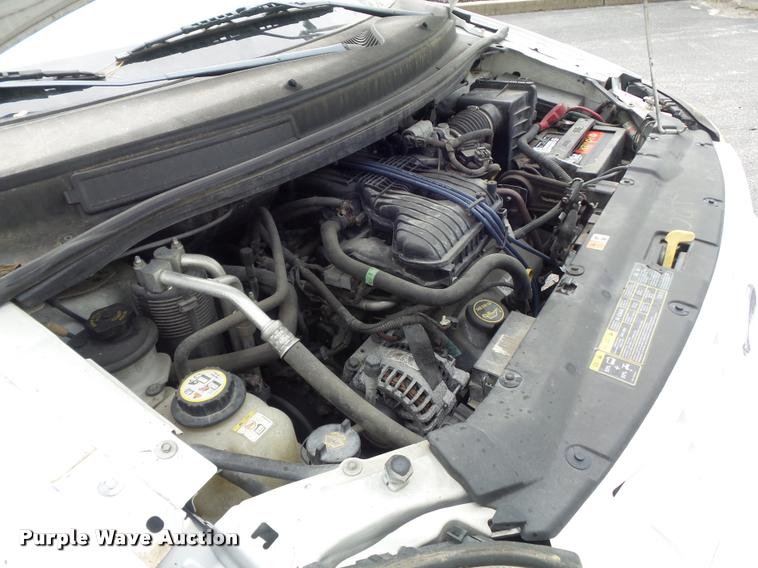 image for item K7672 2005 Ford Freestar van