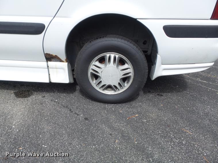 image for item K7673 2003 Chevrolet Venture handicap accessible van