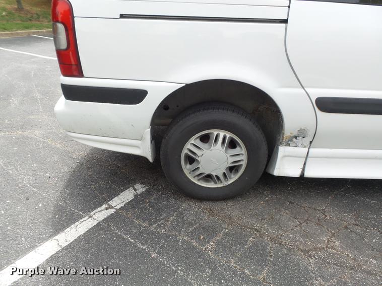 image for item K7673 2003 Chevrolet Venture handicap accessible van