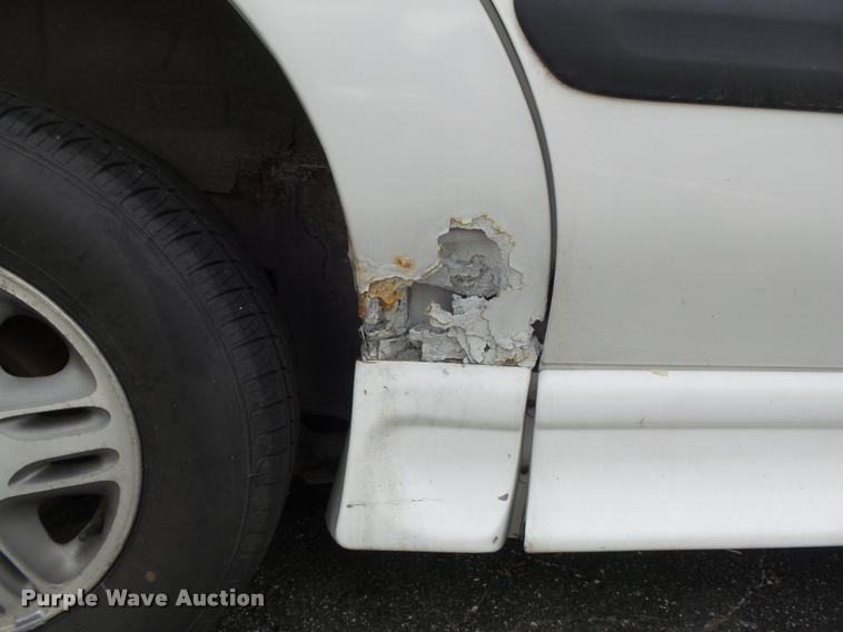 image for item K7673 2003 Chevrolet Venture handicap accessible van