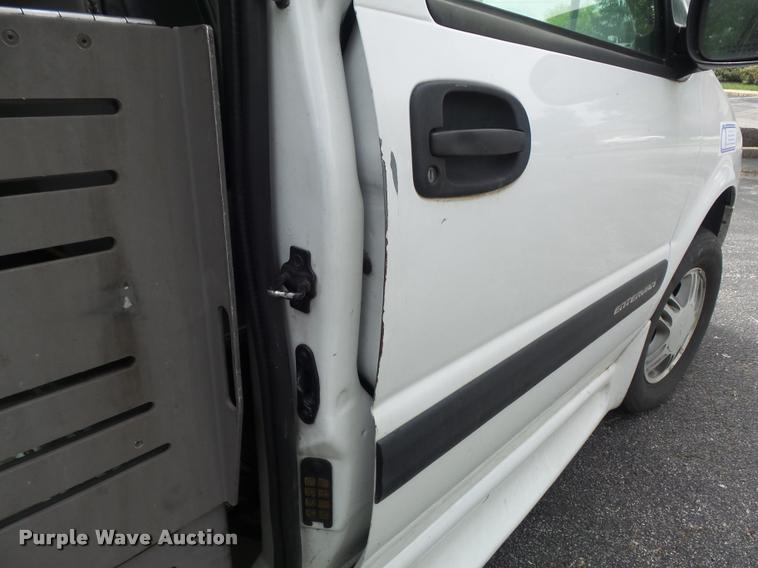 image for item K7673 2003 Chevrolet Venture handicap accessible van