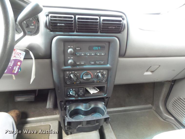 image for item K7673 2003 Chevrolet Venture handicap accessible van