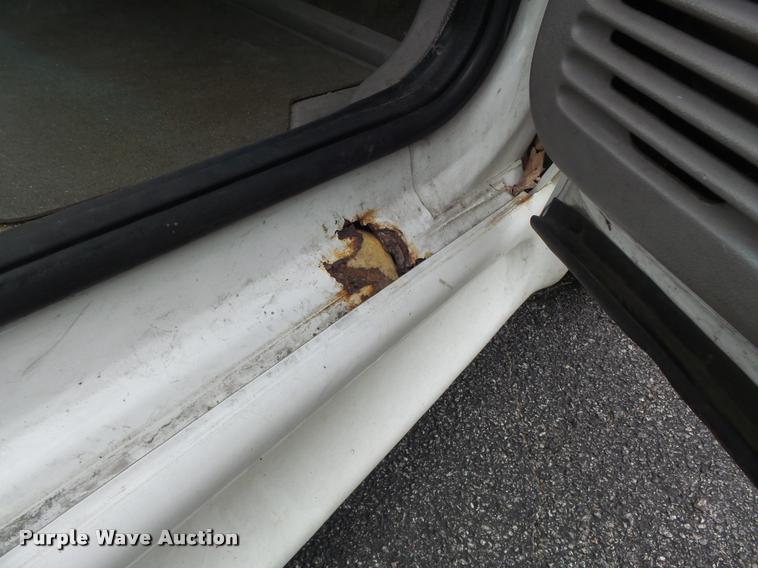 image for item K7673 2003 Chevrolet Venture handicap accessible van