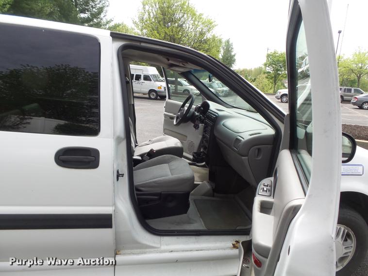 image for item K7673 2003 Chevrolet Venture handicap accessible van