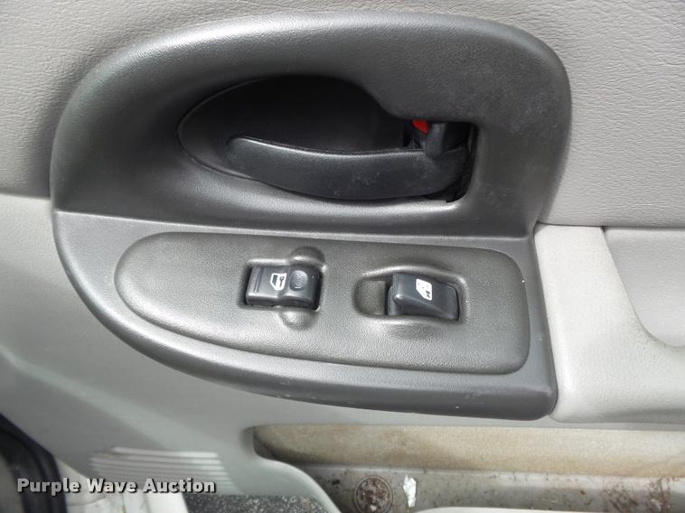 image for item K7673 2003 Chevrolet Venture handicap accessible van