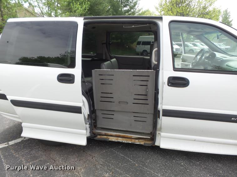 image for item K7673 2003 Chevrolet Venture handicap accessible van