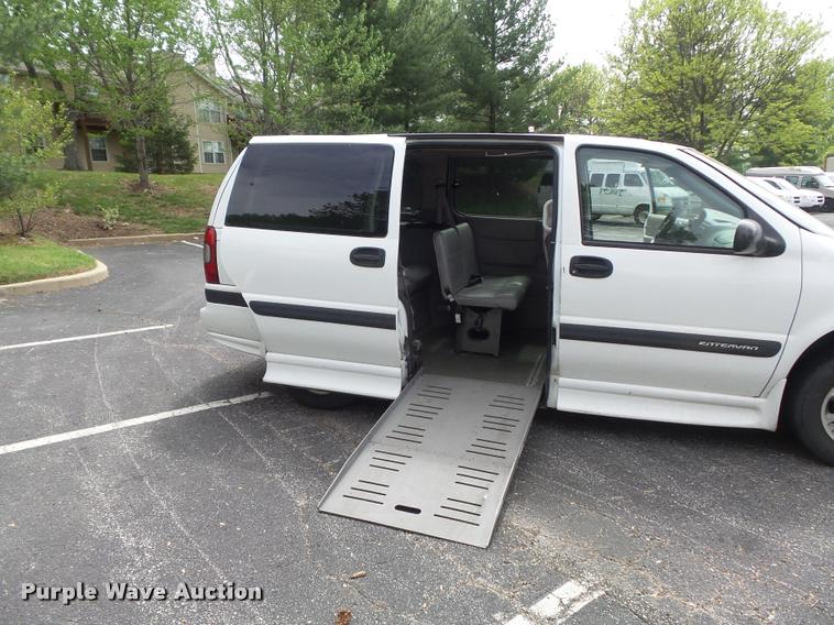 image for item K7673 2003 Chevrolet Venture handicap accessible van