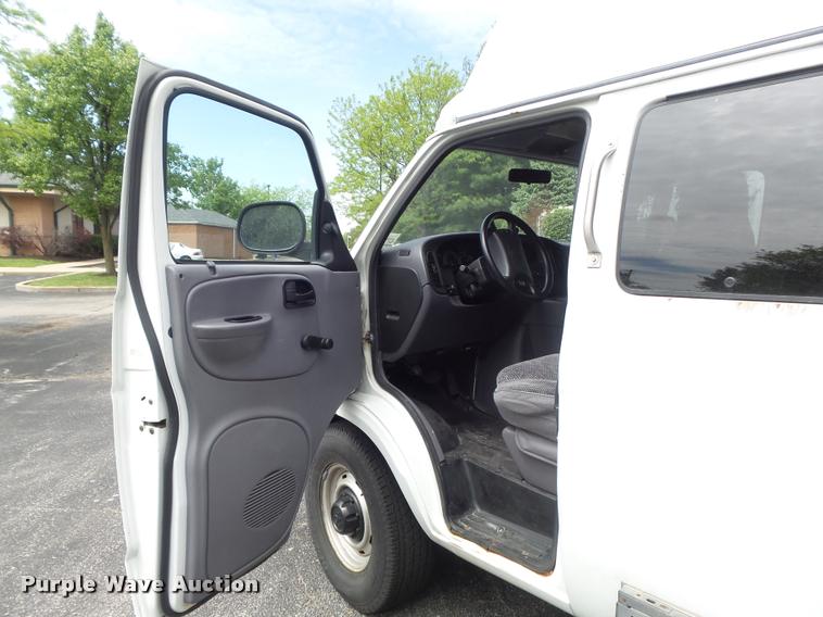 image for item K7674 2000 Dodge Ram 3500 handicap accessible van