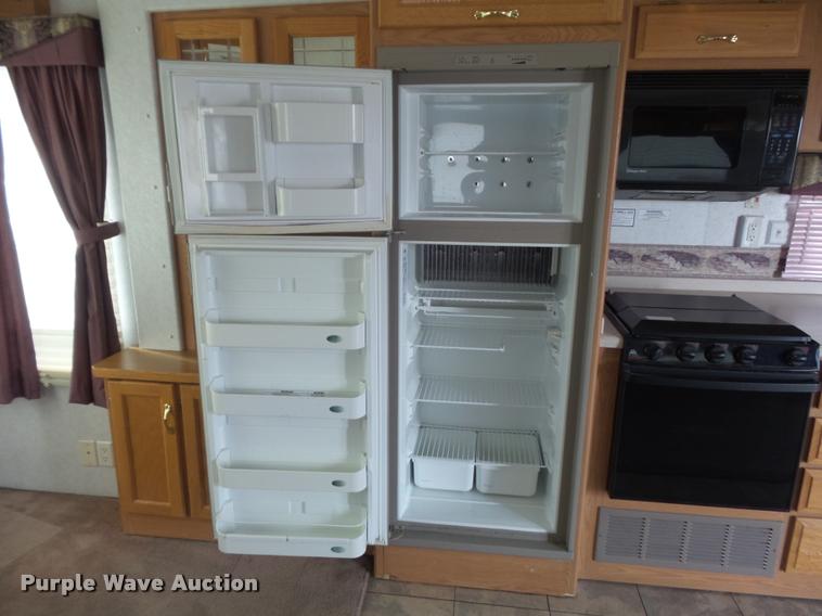 image for item K7676 2002 Kountry Star camper