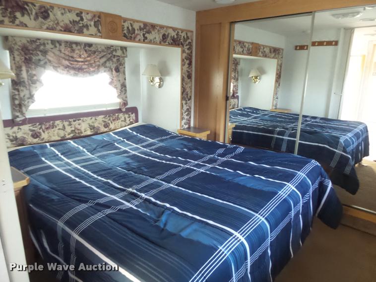 image for item K7676 2002 Kountry Star camper