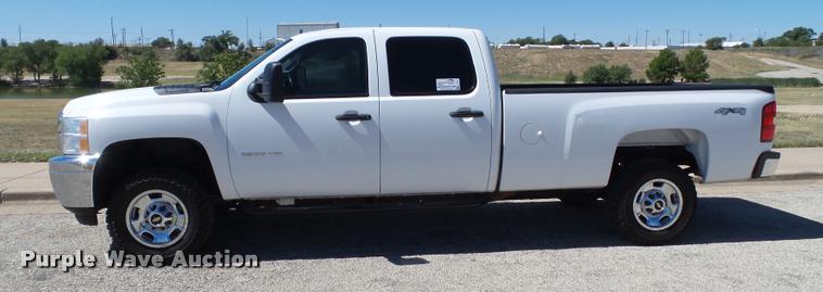 image for item L1524 2012 Chevrolet Silverado 2500HD Crew Cab pickup truck