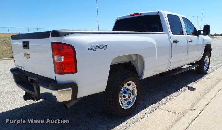 image for item L1524 2012 Chevrolet Silverado 2500HD Crew Cab pickup truck