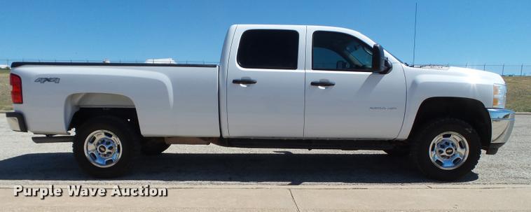 image for item L1524 2012 Chevrolet Silverado 2500HD Crew Cab pickup truck