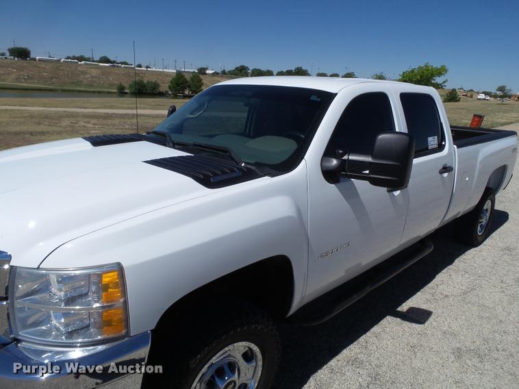 image for item L1524 2012 Chevrolet Silverado 2500HD Crew Cab pickup truck