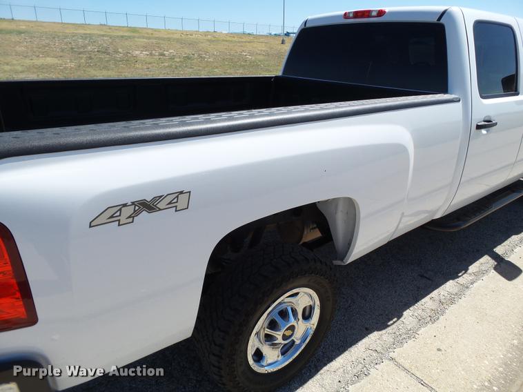 image for item L1524 2012 Chevrolet Silverado 2500HD Crew Cab pickup truck