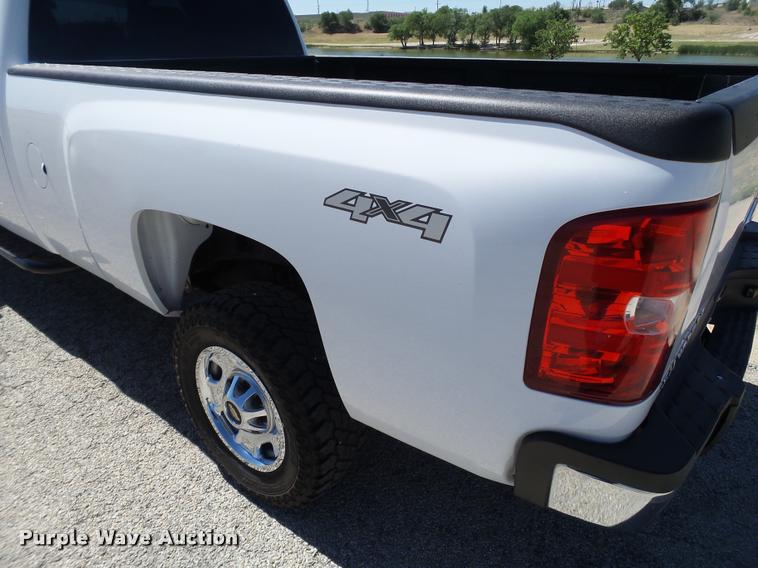 image for item L1524 2012 Chevrolet Silverado 2500HD Crew Cab pickup truck