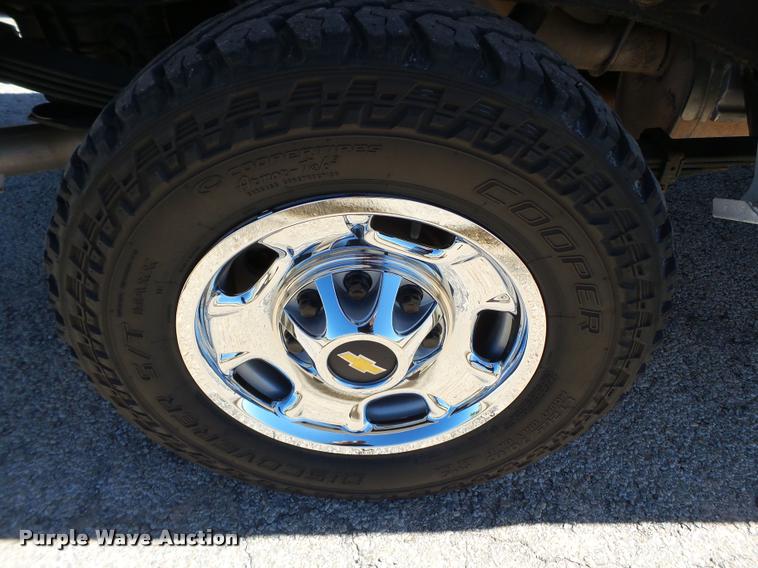 image for item L1524 2012 Chevrolet Silverado 2500HD Crew Cab pickup truck