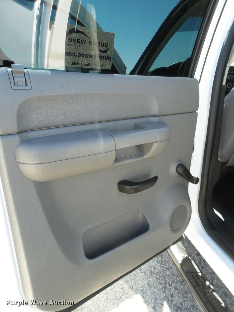 image for item L1524 2012 Chevrolet Silverado 2500HD Crew Cab pickup truck