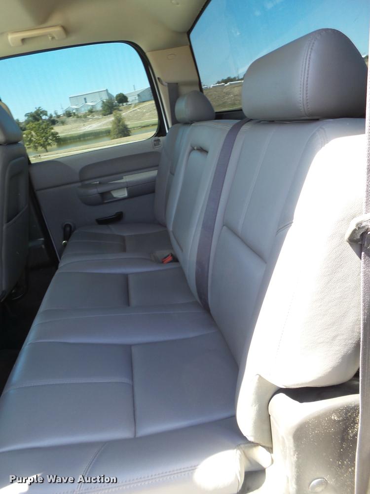 image for item L1524 2012 Chevrolet Silverado 2500HD Crew Cab pickup truck