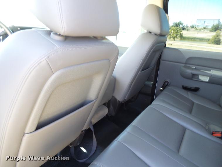 image for item L1524 2012 Chevrolet Silverado 2500HD Crew Cab pickup truck
