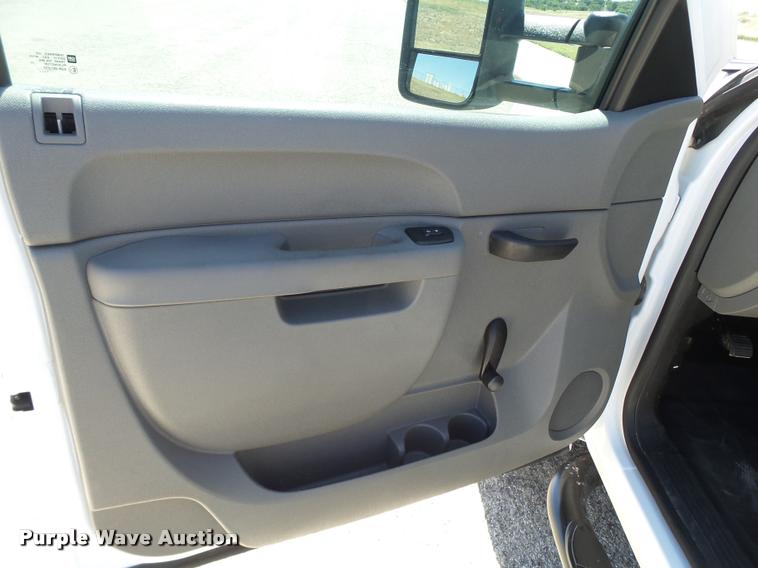 image for item L1524 2012 Chevrolet Silverado 2500HD Crew Cab pickup truck