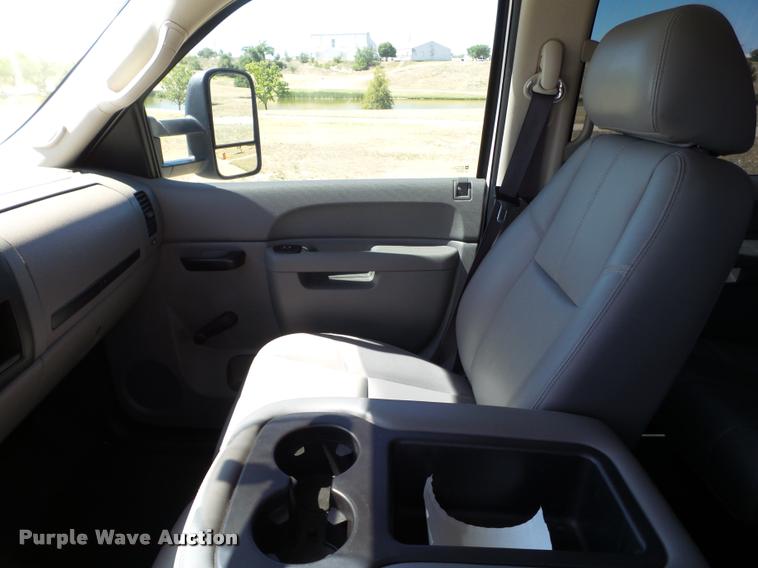 image for item L1524 2012 Chevrolet Silverado 2500HD Crew Cab pickup truck