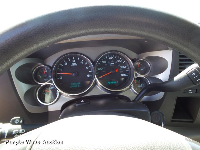 image for item L1524 2012 Chevrolet Silverado 2500HD Crew Cab pickup truck