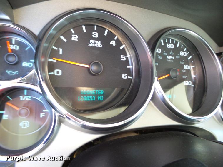 image for item L1524 2012 Chevrolet Silverado 2500HD Crew Cab pickup truck