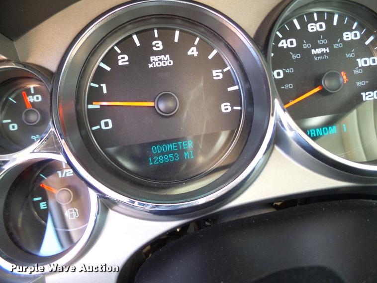 image for item L1524 2012 Chevrolet Silverado 2500HD Crew Cab pickup truck