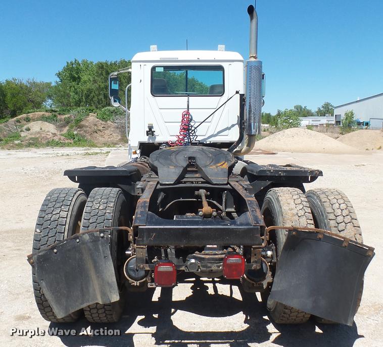 image for item L2361 2004 Mack CH613 semi truck