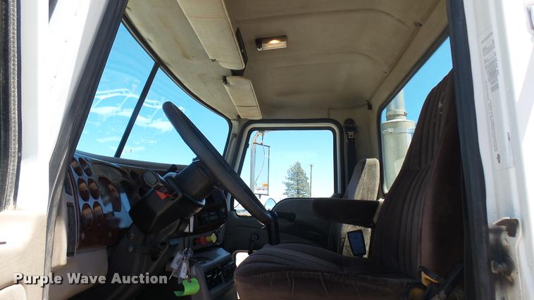 image for item L2361 2004 Mack CH613 semi truck