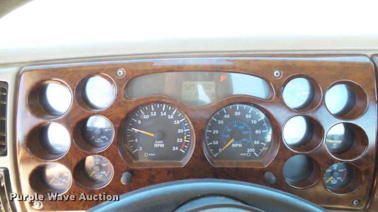 image for item L2361 2004 Mack CH613 semi truck