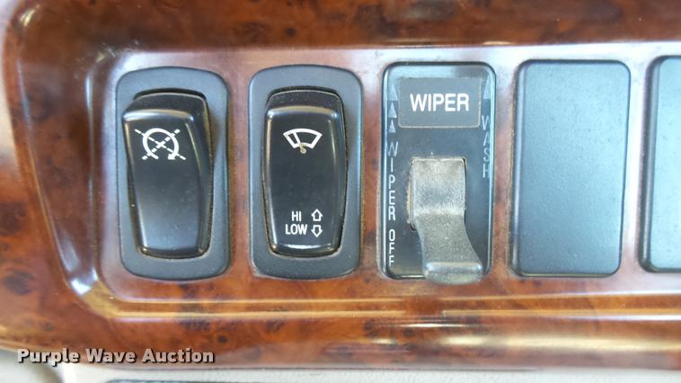 image for item L2361 2004 Mack CH613 semi truck