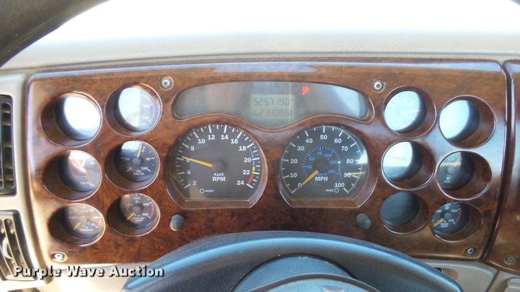 image for item L2361 2004 Mack CH613 semi truck