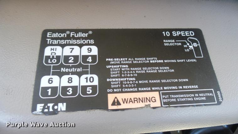 image for item L2361 2004 Mack CH613 semi truck