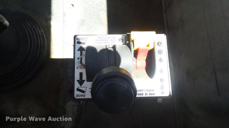 image for item L2361 2004 Mack CH613 semi truck