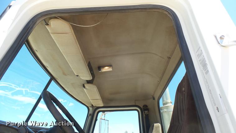 image for item L2361 2004 Mack CH613 semi truck