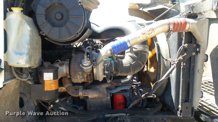 image for item L2361 2004 Mack CH613 semi truck
