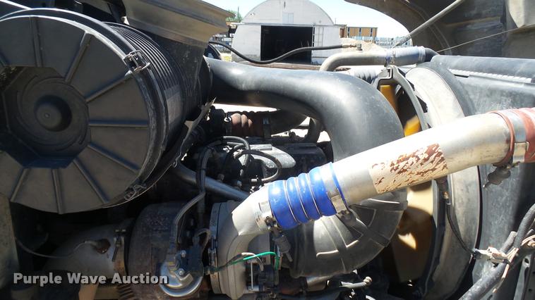 image for item L2361 2004 Mack CH613 semi truck