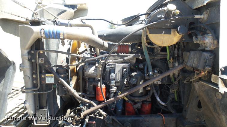 image for item L2361 2004 Mack CH613 semi truck