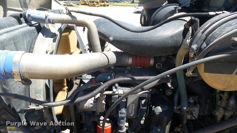 image for item L2361 2004 Mack CH613 semi truck