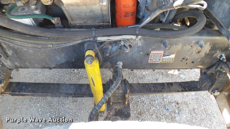 image for item L2361 2004 Mack CH613 semi truck