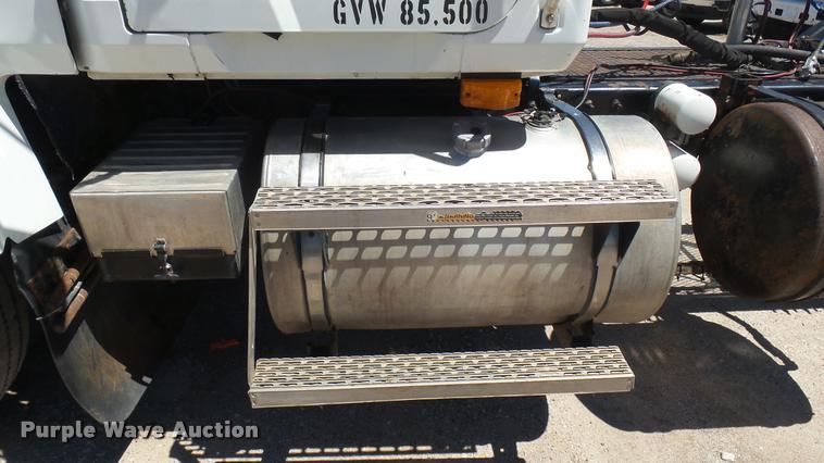 image for item L2361 2004 Mack CH613 semi truck