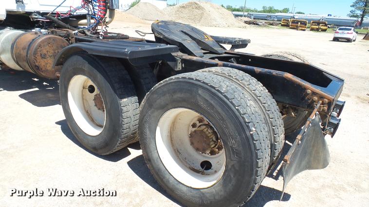 image for item L2361 2004 Mack CH613 semi truck