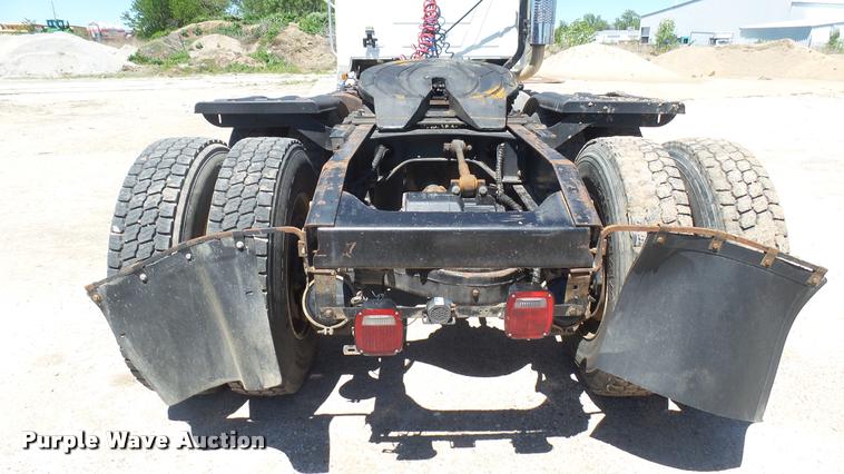 image for item L2361 2004 Mack CH613 semi truck